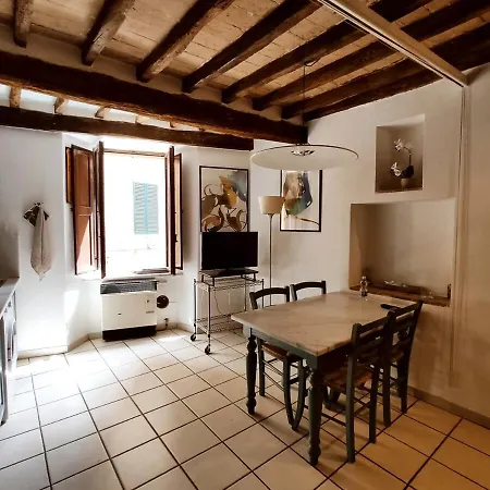 Via Franciosa 36 * Sienne